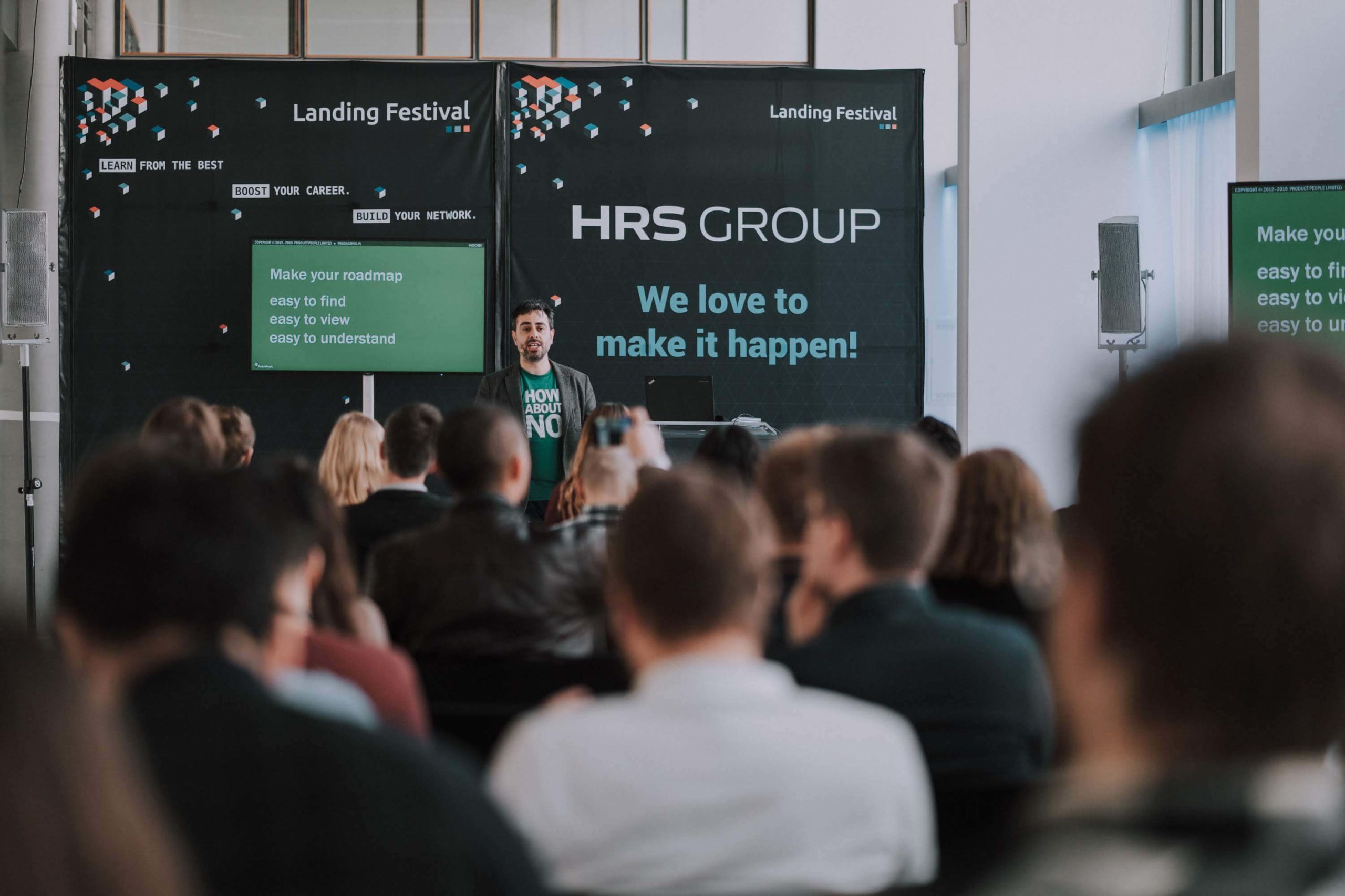 Jock Busuttil standing in front of a screen while giving his talk "The Secrets of Meaningful Roadmaps" at Landing Festival 2019 (Photo by Landing Jobs)