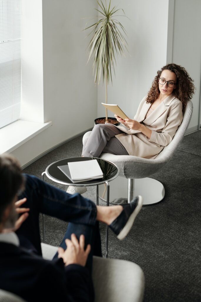 Conducting an interview (Photo by Edmond Dantès from Pexels)